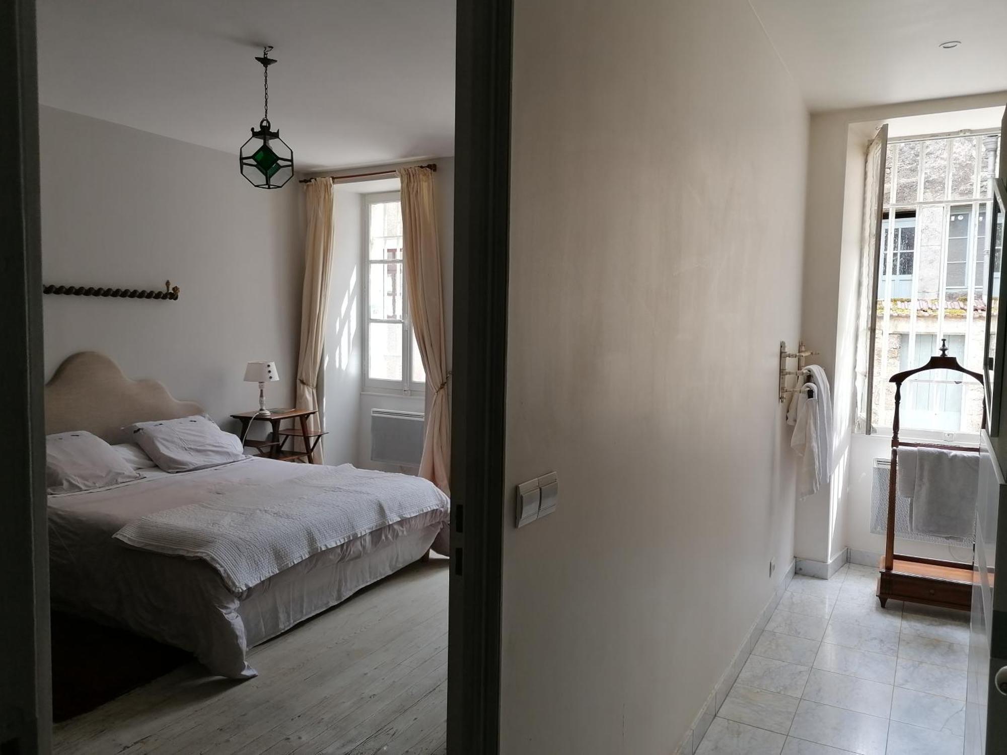 Le Tabellion Bed and Breakfast Noyers-sur-Serein Εξωτερικό φωτογραφία