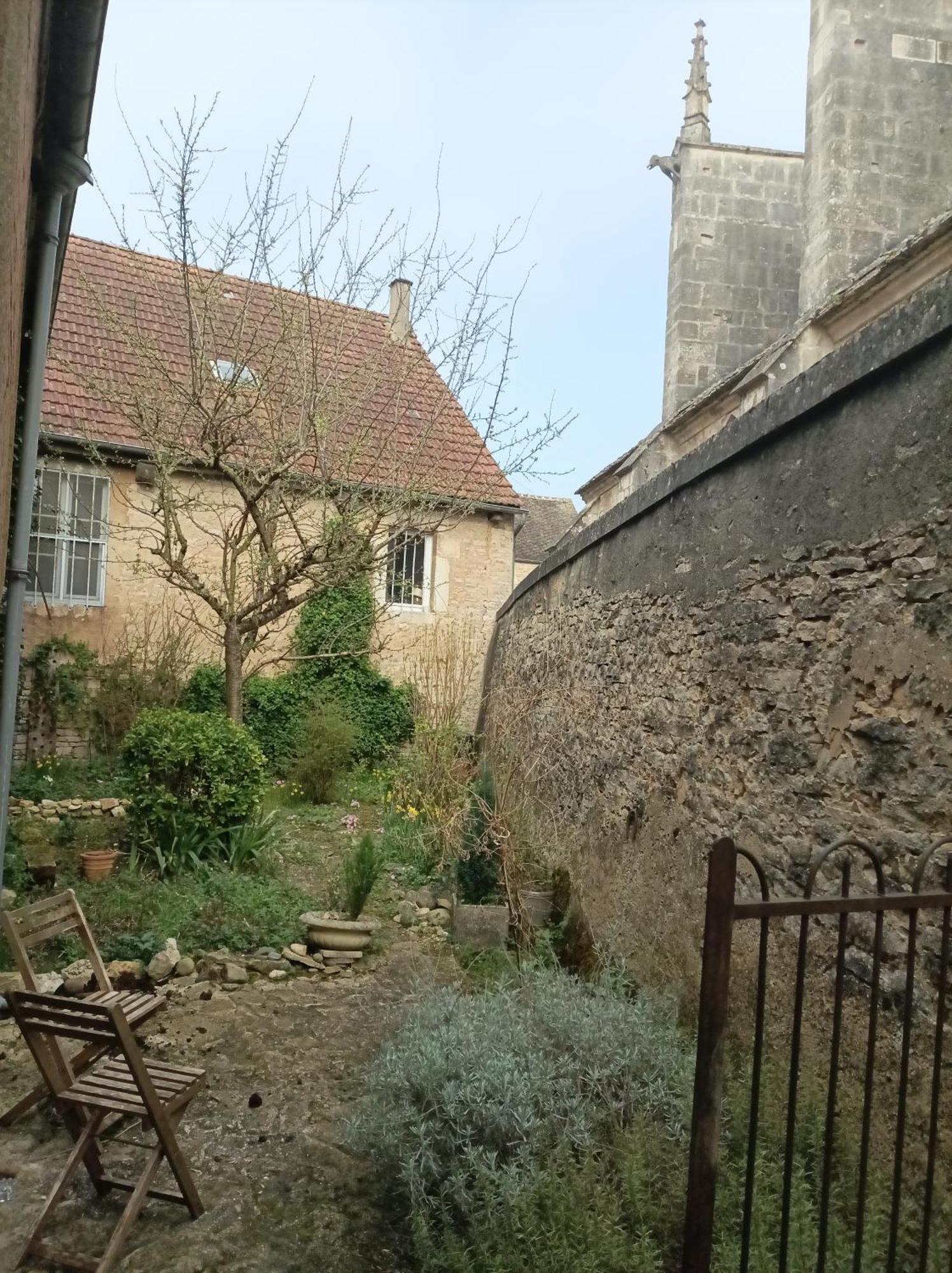 Le Tabellion Bed and Breakfast Noyers-sur-Serein Εξωτερικό φωτογραφία